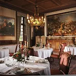 Chateau De 호텔 4*