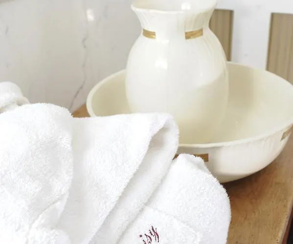 Otel Chateau De Canisy