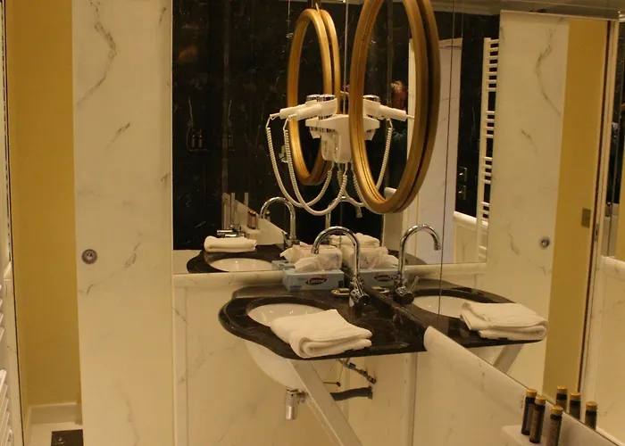 Chateau De 4* Canisy